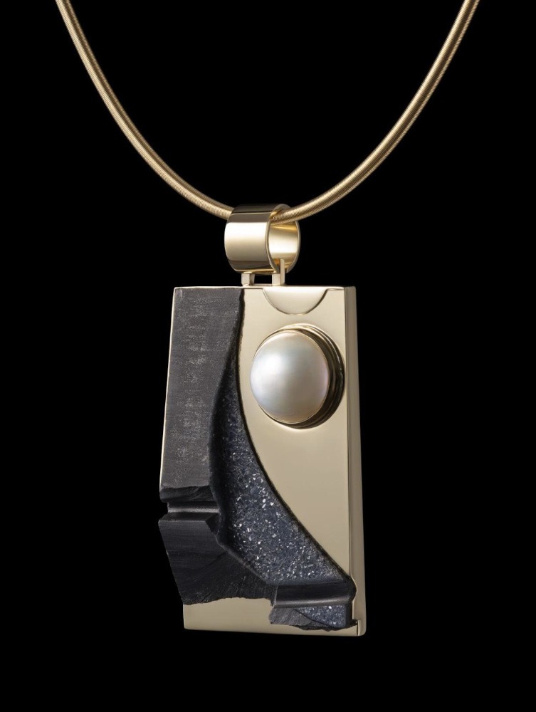 Handcrafted Rudolf Heltzel druzy pendant in 18ct yellow gold with yellow gold chain