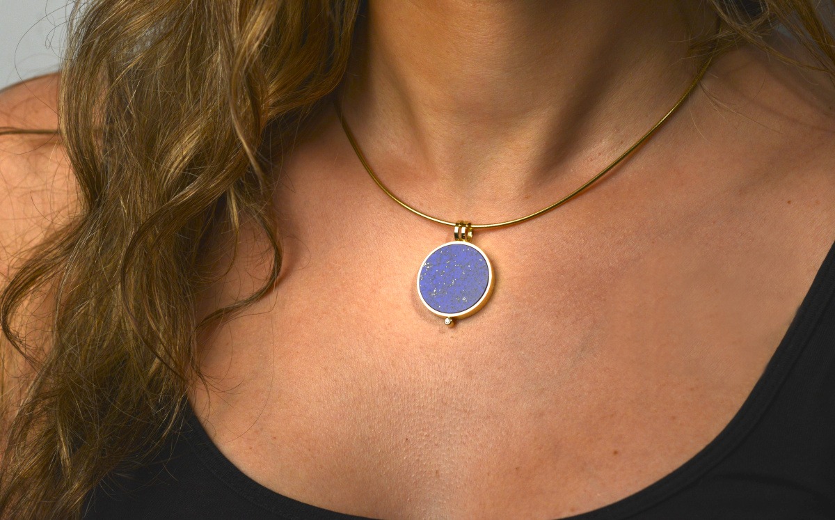Rudolf Heltzel lapis lazuli and 18ct yellow gold pendant with 18ct yellow gold choker