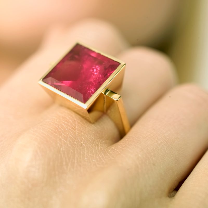 Rudolf Heltzel pink tourmaline 18ct yellow gold ring