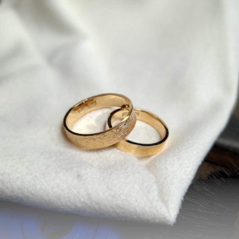 Handcrafted Rudolf Heltzel 18ct yellow gold wedding bands