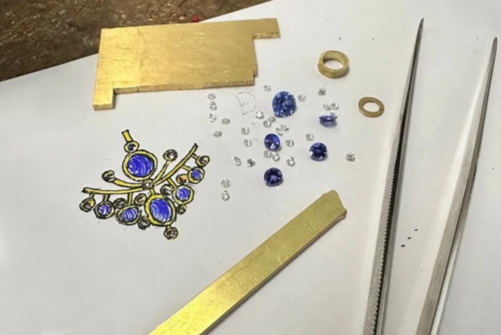 Colour pencil sketch of a Rudolf Heltzel sapphire and diamond pendant in gold
