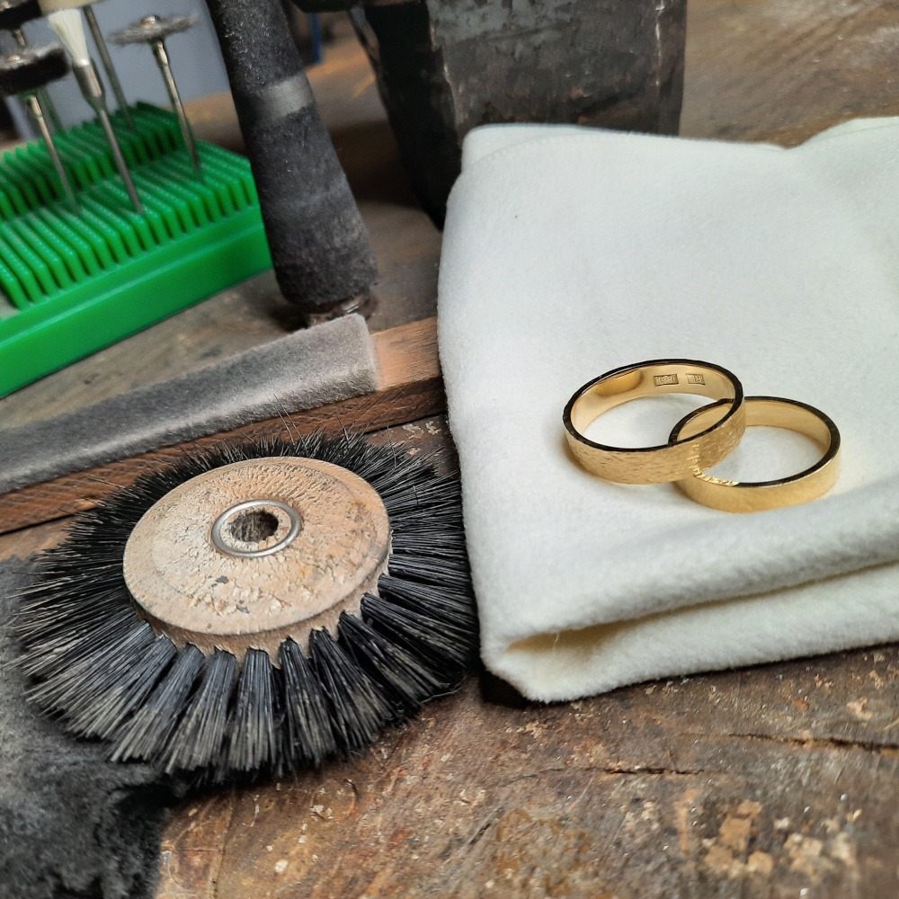 Handcrafted Rudolf Heltzel 18ct yellow gold wedding bands