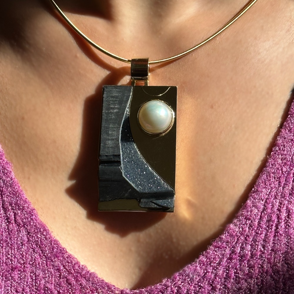 Heltzel Black agate druse and mabe pearl pendant set in 18ct yellow gold with yellow gold choker