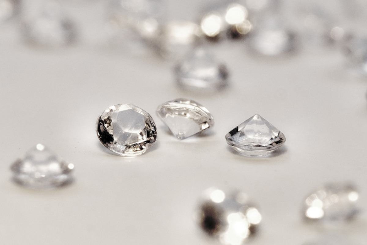 Round cut diamonds on a plain white background