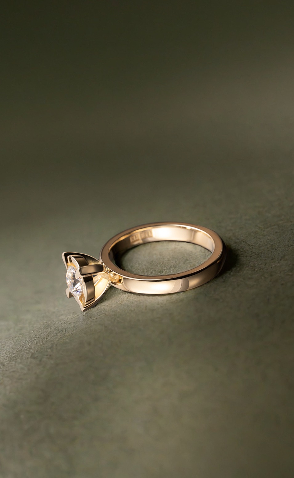 Sculpted Claw Diamond Solitaire Ring In Yellow Gold